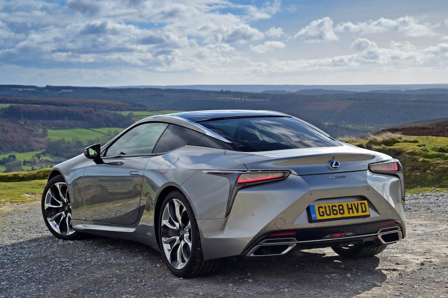  Lexus LC500h 2017 года  (UK) (фото 18 из 41)